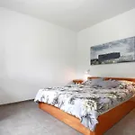 Viridis Apartment