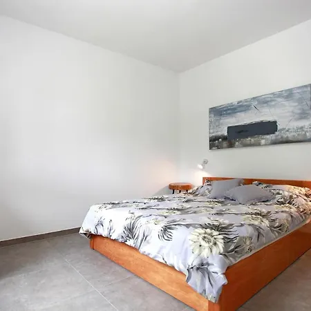 Viridis Apartment